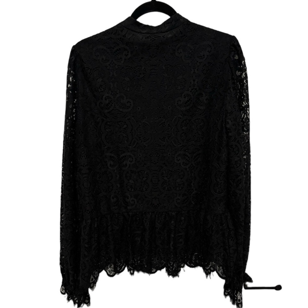 NWT Lilly Pulitzer NWT Jacelynne Lace Top
Onyx Two Tone Carnival Lace - Picture 5 of 10